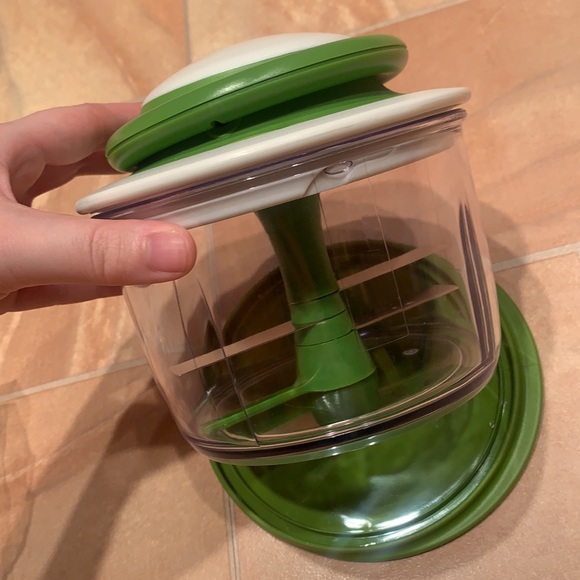 Chef’n Veggie Chop Hand Powered Food Chopper - Picture 2 of 3